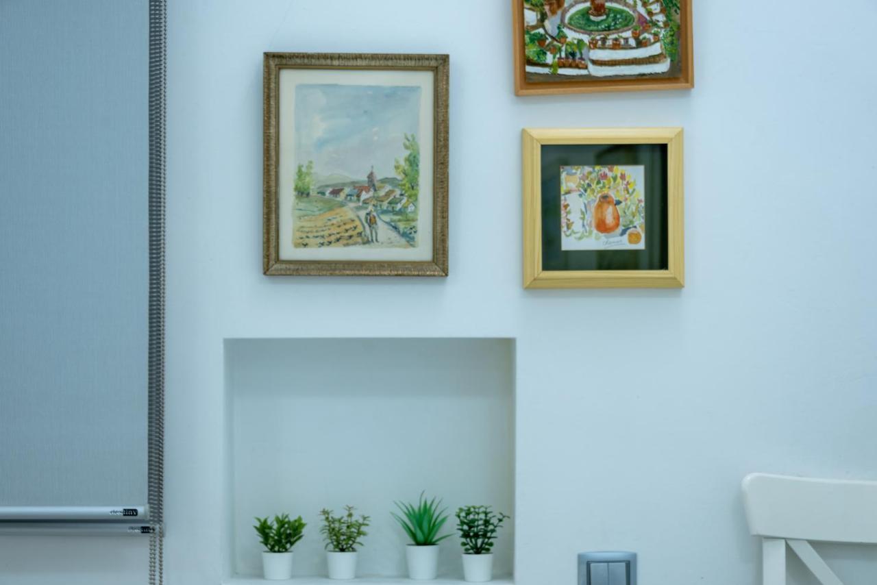 Apartamento En Monumento Historico Nacional Corral Del Conde-Duque De Olivares เซบีญา ภายนอก รูปภาพ